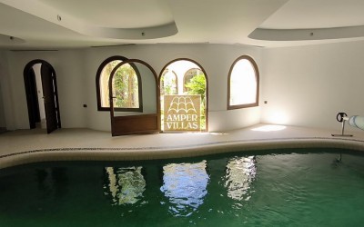 Fantástica villa con gran parcela, con privacidad y vistas al mar.